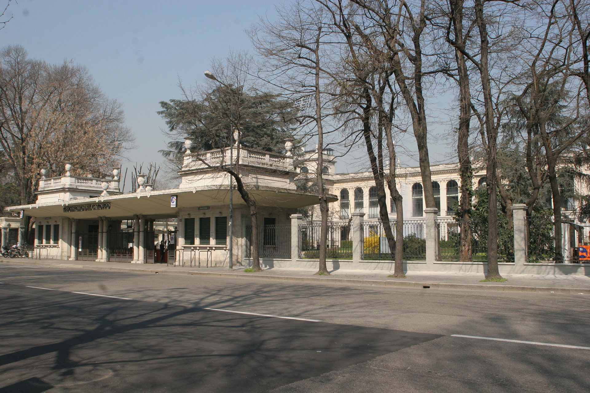 Entrance with fountain. © San Siro Racecourses Archive